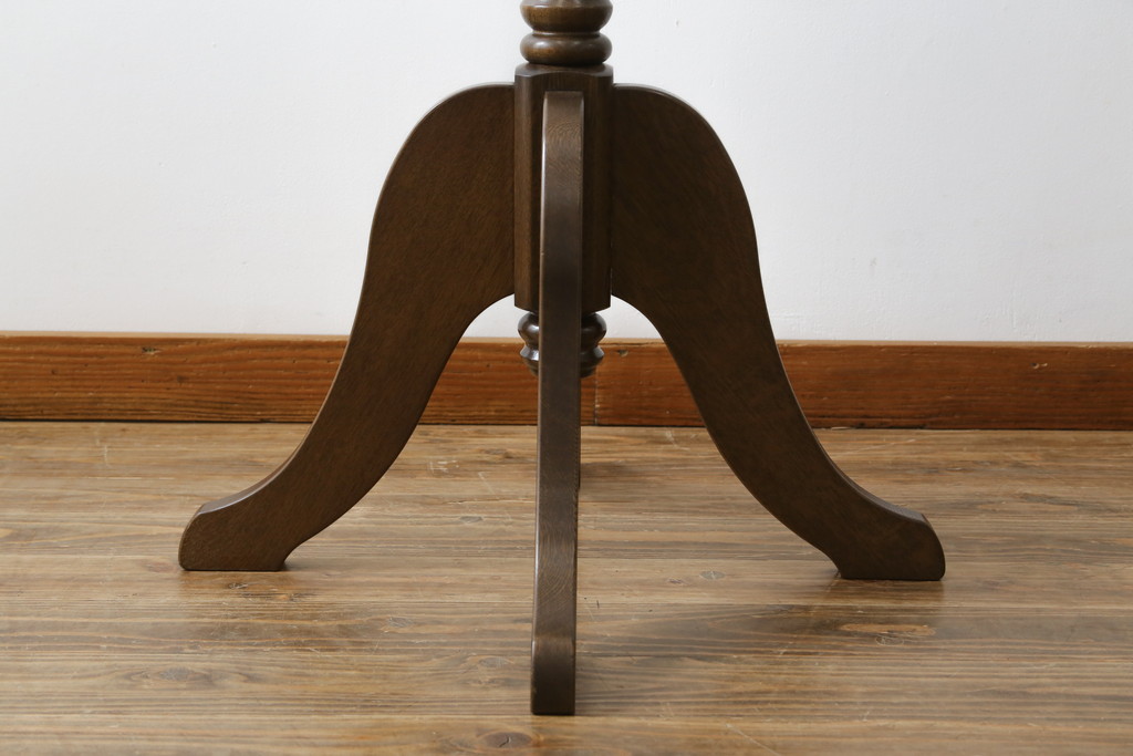 中古　美品　カリモク(karimoku)　ナラ材　シックな色合いと品のある佇まいが魅力のポールハンガー(コートハンガー、帽子掛け、店舗什器)(R-077938)