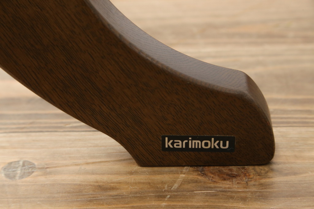 中古　美品　カリモク(karimoku)　ナラ材　シックな色合いと品のある佇まいが魅力のポールハンガー(コートハンガー、帽子掛け、店舗什器)(R-077938)