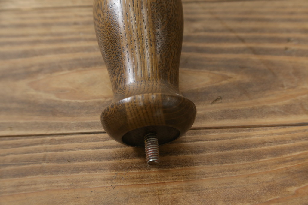 中古　美品　カリモク(karimoku)　ナラ材　シックな色合いと品のある佇まいが魅力のポールハンガー(コートハンガー、帽子掛け、店舗什器)(R-077938)