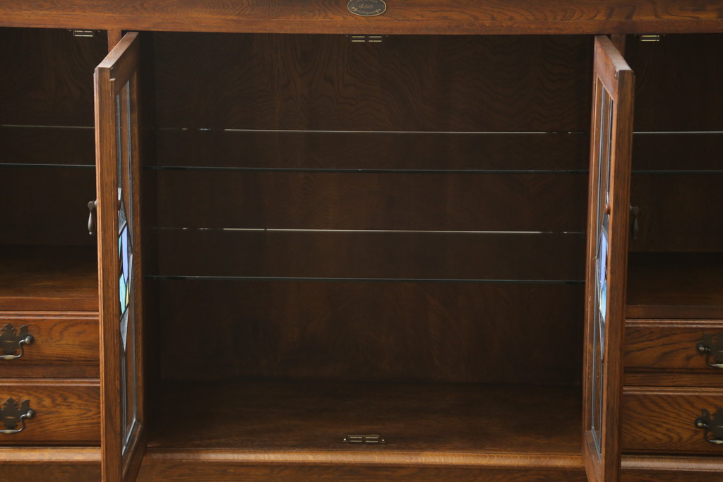 中古　美品　えぞ民芸家具　ステンドグラス入りの扉がアクセントになるサイドボード(収納棚、戸棚、サイドキャビネット、リビングボード)(R-075835)