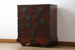 中古 美品　岩谷堂箪笥　美しい杢目と豪華な金具が目を惹く車箪笥(衣装箪笥、収納箪笥、整理箪笥、和箪笥、引き出し)(R-076231)