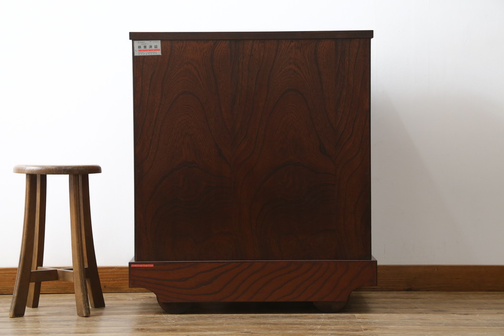 中古 美品　岩谷堂箪笥　美しい杢目と豪華な金具が目を惹く車箪笥(衣装箪笥、収納箪笥、整理箪笥、和箪笥、引き出し)(R-076231)