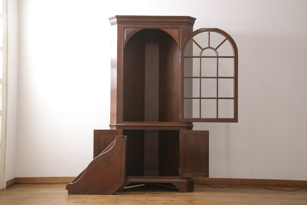中古　アメリカ　Stickley(スティックレー、スティックレイ)　マホガニー材　照明付き!　高級感漂うコーナーキャビネット(飾り棚、収納棚)(R-049704)
