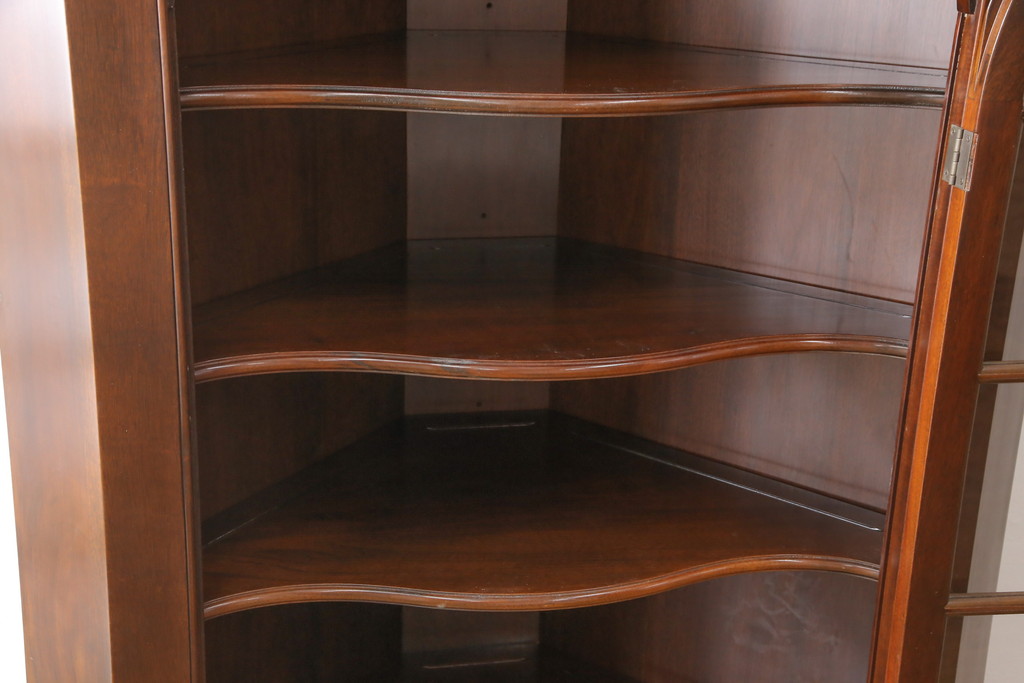 中古　アメリカ　Stickley(スティックレー、スティックレイ)　マホガニー材　照明付き!　高級感漂うコーナーキャビネット(飾り棚、収納棚)(R-049704)