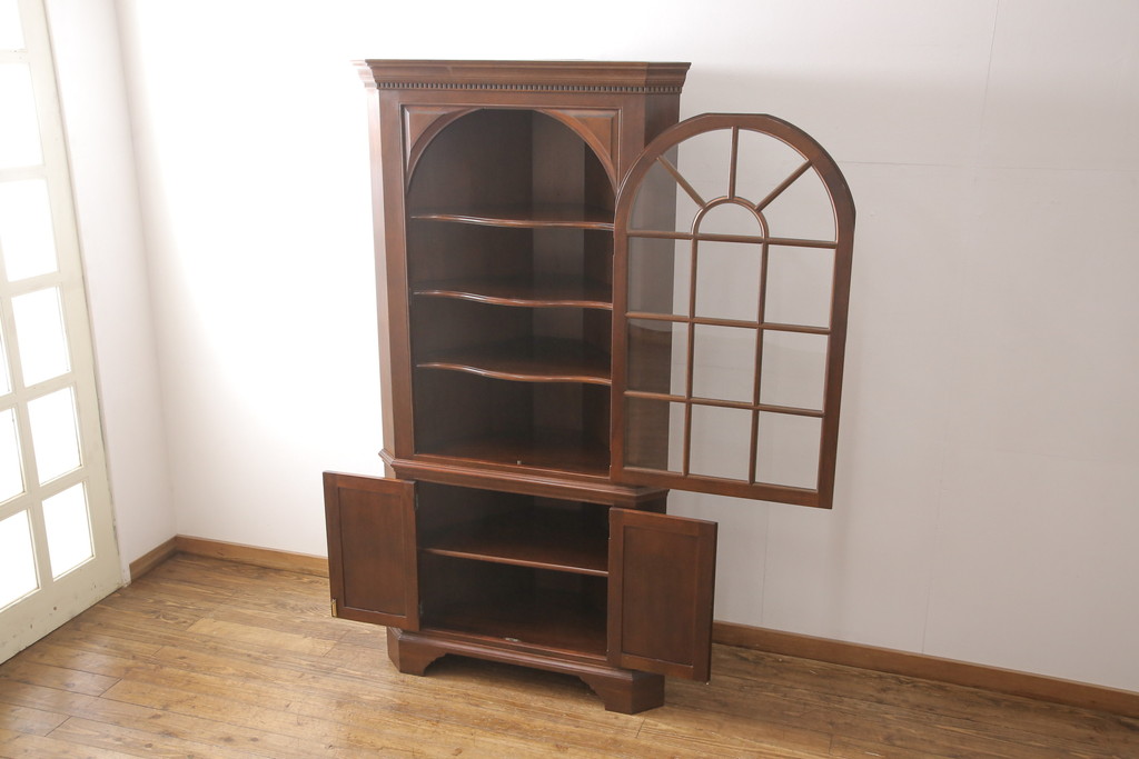 中古　アメリカ　Stickley(スティックレー、スティックレイ)　マホガニー材　照明付き!　高級感漂うコーナーキャビネット(飾り棚、収納棚)(R-049704)