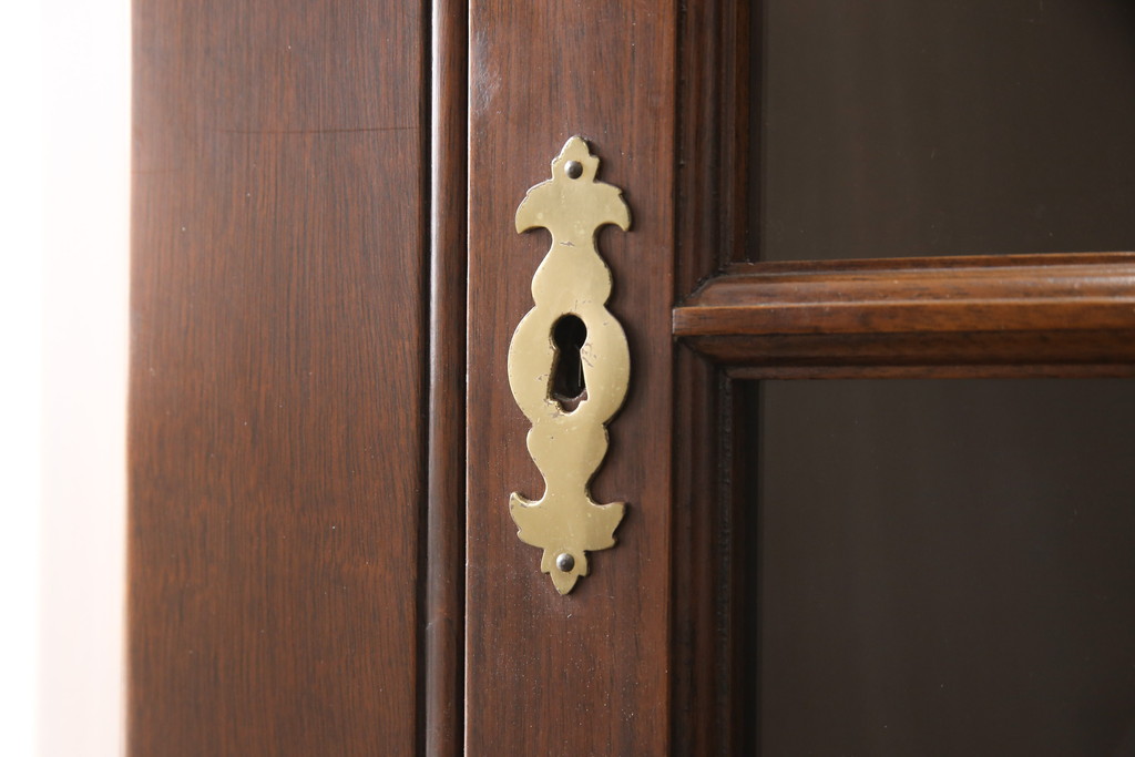 中古　アメリカ　Stickley(スティックレー、スティックレイ)　マホガニー材　照明付き!　高級感漂うコーナーキャビネット(飾り棚、収納棚)(R-049704)