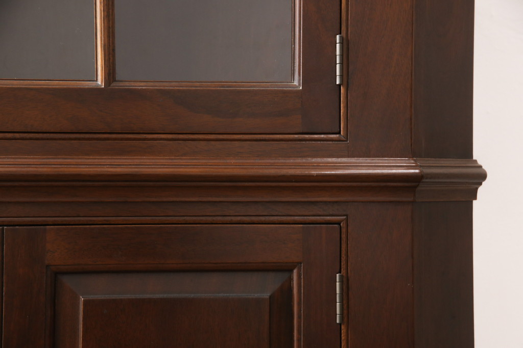 中古　アメリカ　Stickley(スティックレー、スティックレイ)　マホガニー材　照明付き!　高級感漂うコーナーキャビネット(飾り棚、収納棚)(R-049704)