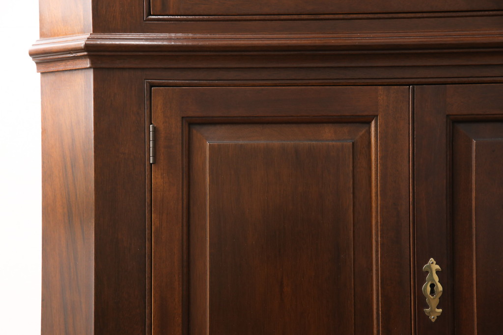 中古　アメリカ　Stickley(スティックレー、スティックレイ)　マホガニー材　照明付き!　高級感漂うコーナーキャビネット(飾り棚、収納棚)(R-049704)