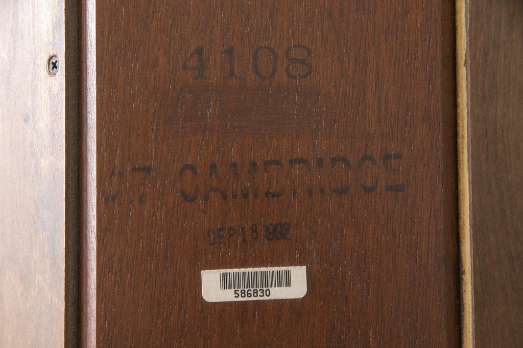 中古　アメリカ　Stickley(スティックレー、スティックレイ)　マホガニー材　照明付き!　高級感漂うコーナーキャビネット(飾り棚、収納棚)(R-049704)