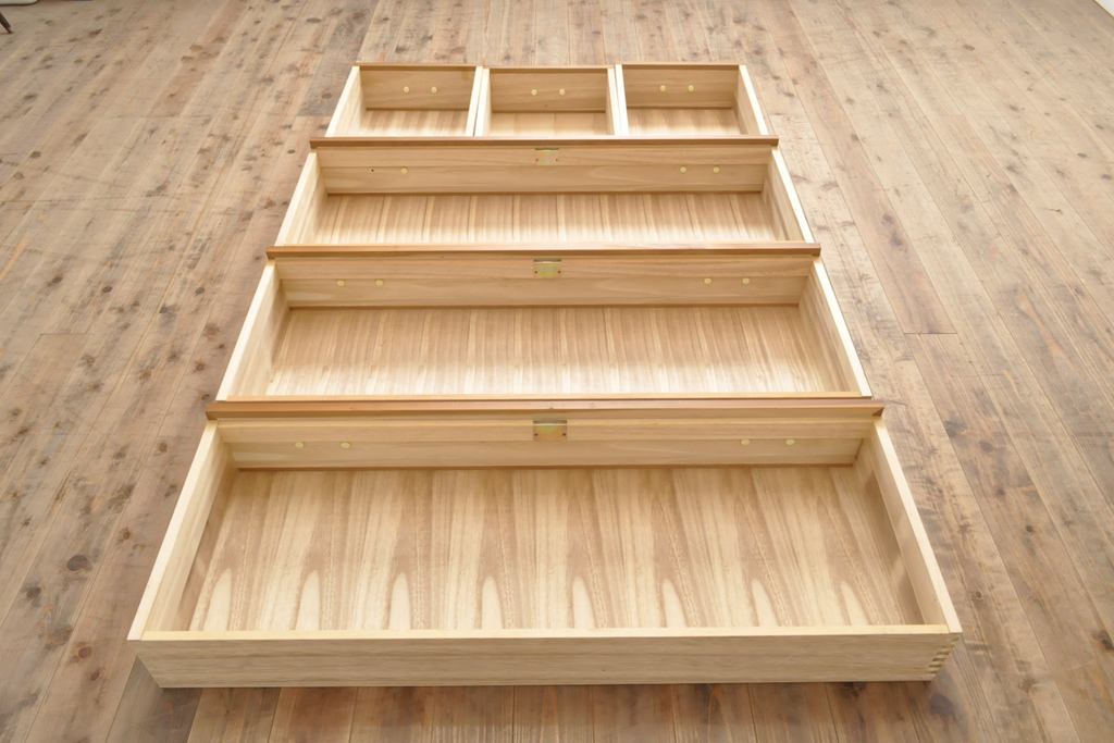 中古　民芸家具　屋久杉を贅沢に使用した木の温もりあふれる重ね箪笥(衣装箪笥、引き出し、チェスト)(R-055684)