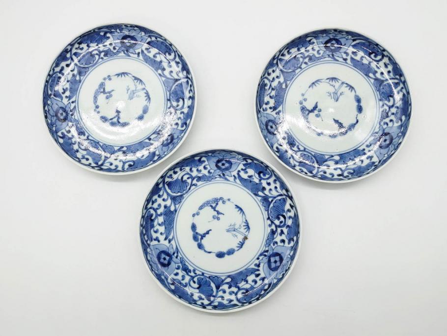 江戸期　古伊万里　染付　冨貴長春　松竹梅　牡丹唐草文様　約17cm　5.6寸　雅な絵付けに目を奪われる中皿3枚セット(窓絵、和皿、和食器、五寸六分)(R-079572)