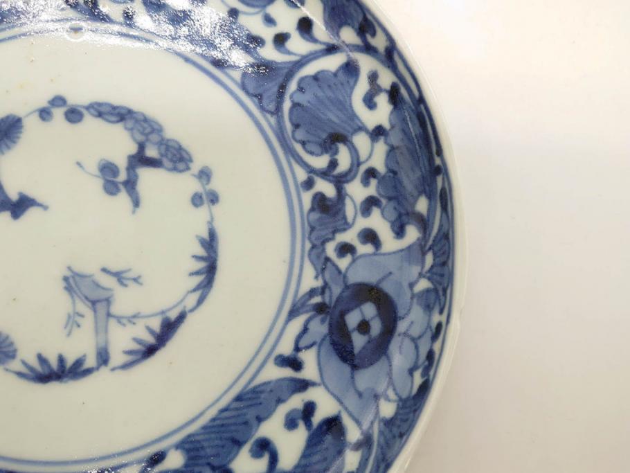 江戸期　古伊万里　染付　冨貴長春　松竹梅　牡丹唐草文様　約17cm　5.6寸　雅な絵付けに目を奪われる中皿3枚セット(窓絵、和皿、和食器、五寸六分)(R-079572)