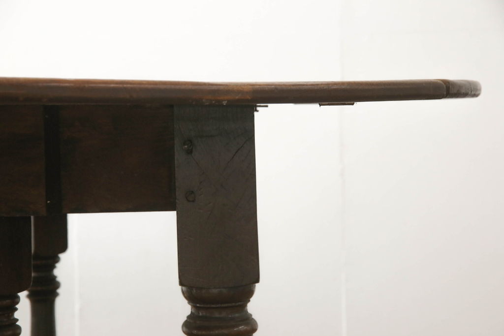 イギリスアンティーク　オーク材　特大　挽き物の脚が美しいゲートレッグテーブル(バタフライテーブル、エクステンションテーブル、ダイニングテーブル、サウザンドテーブル、4人掛け、6人掛け)(R-060070)