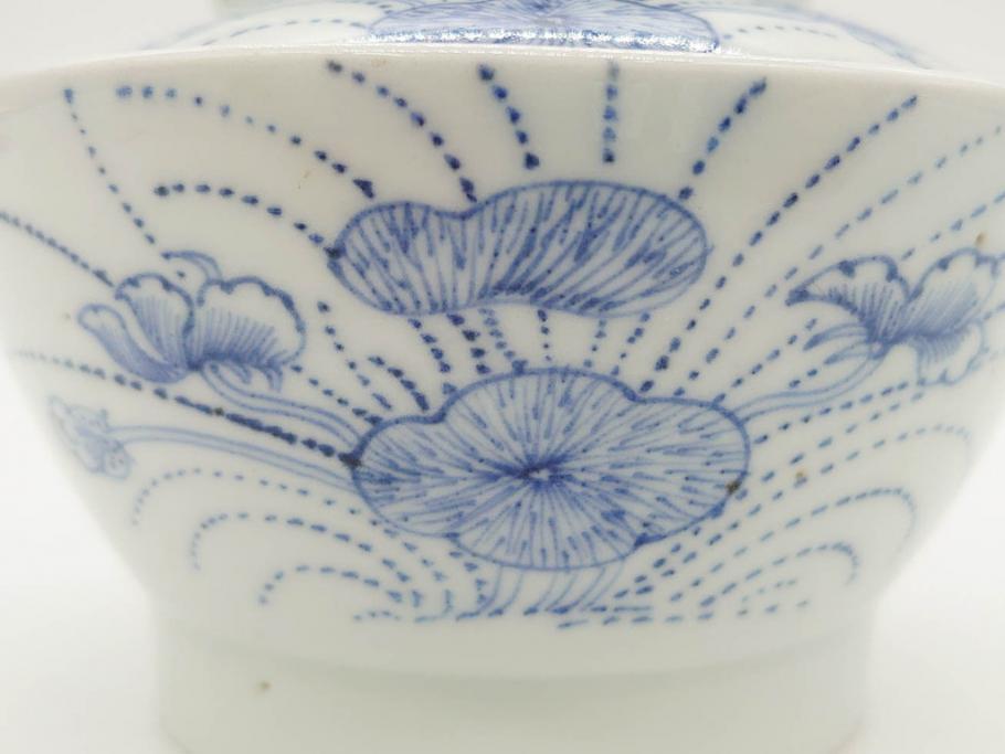 江戸期　古伊万里　染付　線描　蝶花図　約12cm　4寸　清楚な美しさのある蓋付き茶碗2客セット(ちょう、蓮?、和食器、どんぶり、蓋茶碗、四寸)(R-079599)