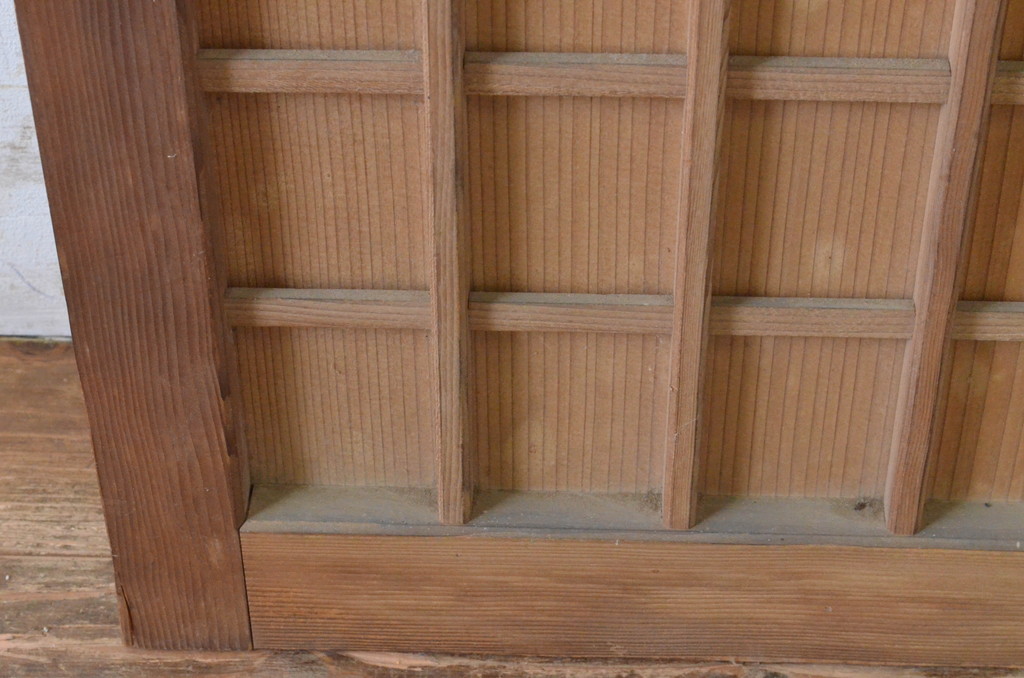 アンティーク建具 凝った作り! 縦でも横でも使える木味の小さな アンティーク建具 凝った作り! 縦でも横でも使える木味の小さな