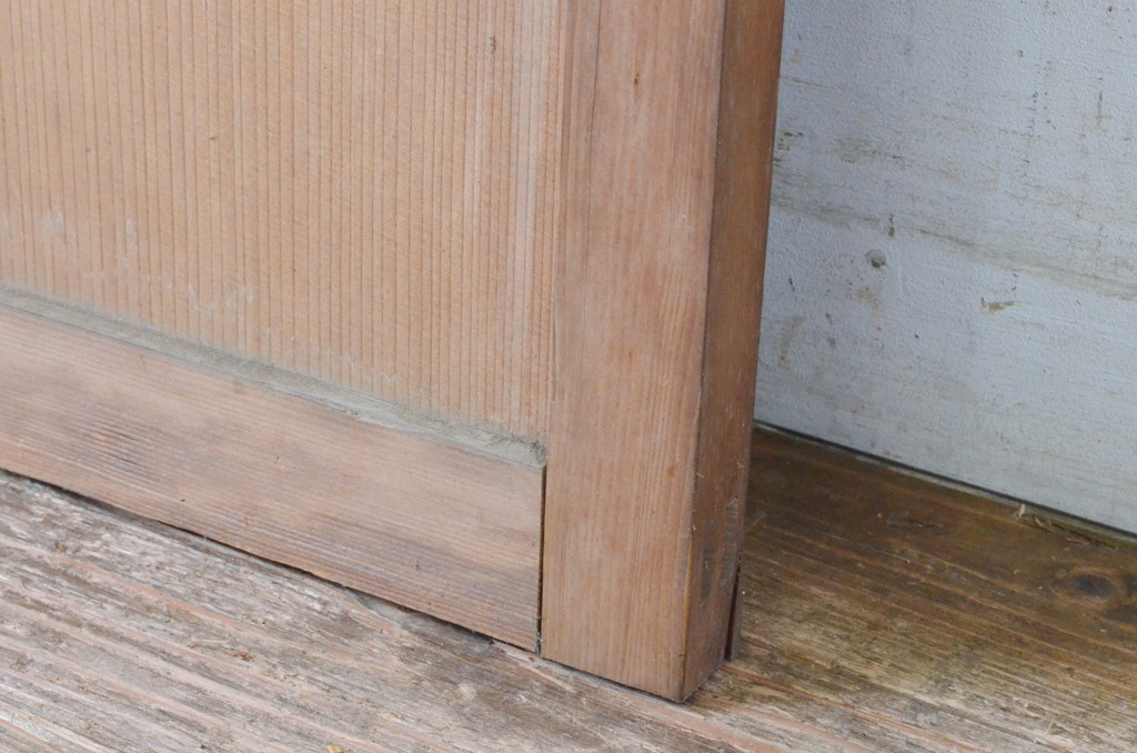 アンティーク建具　凝った作り!　縦でも横でも使える木味の小さなマス目(升目)格子扉1枚(きつね格子、狐格子、板戸、格子戸、小扉、ドア)(R-065281)