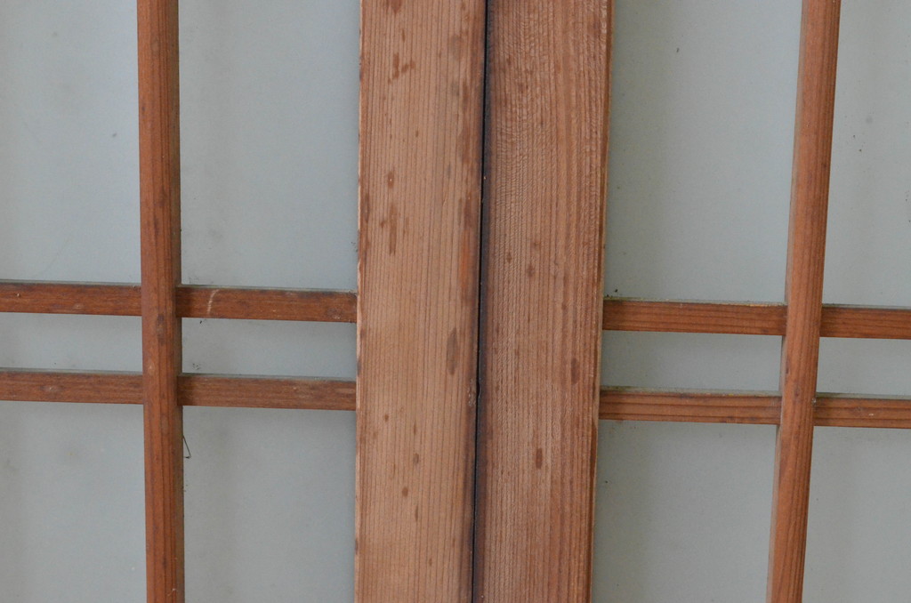 アンティーク建具　古い木味の格子入り横長ガラス窓2枚セット(ガラス戸、引き戸、明かり取り、明り取り、欄間)(R-065286)