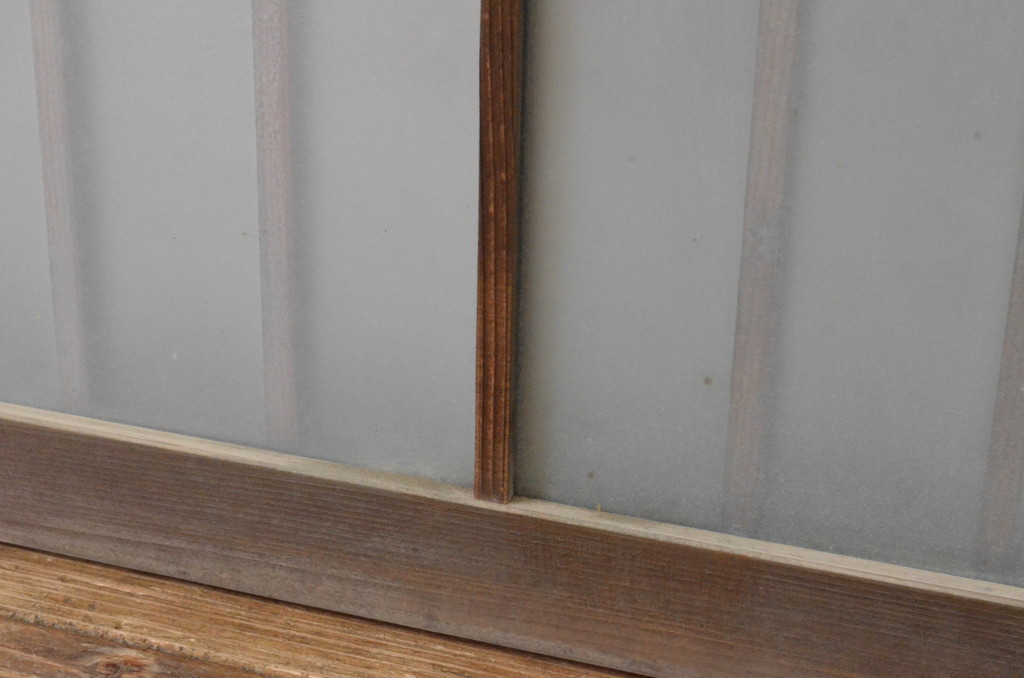 アンティーク建具　古い木味の格子入り横長ガラス窓2枚セット(ガラス戸、引き戸、明かり取り、明り取り、欄間)(R-065288)