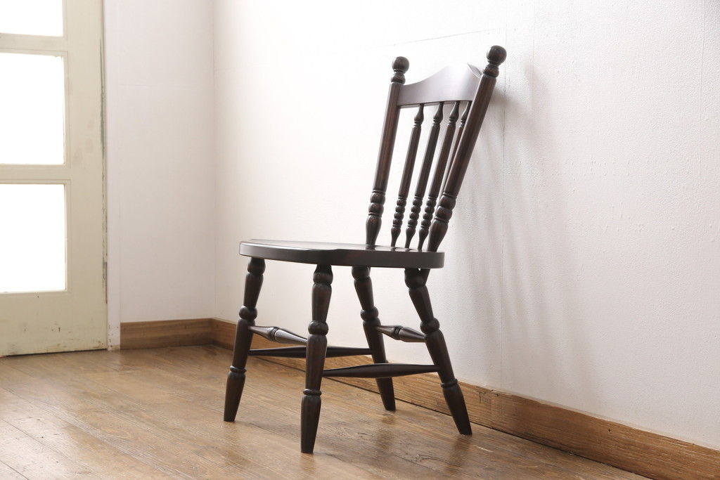中古　北海道民芸家具　クラシカルな雰囲気を醸し出すダイニングチェア(椅子、板座チェア)(R-055522)