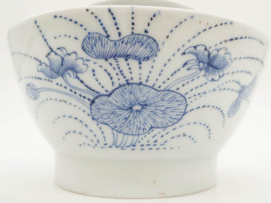江戸期　古伊万里　染付　線描　蝶花図　約12cm　4寸　花のデザインが優雅な蓋付き茶碗2客セット(蝶、ちょう、蓮?、和食器、どんぶり、蓋茶碗、四寸)(R-079600)