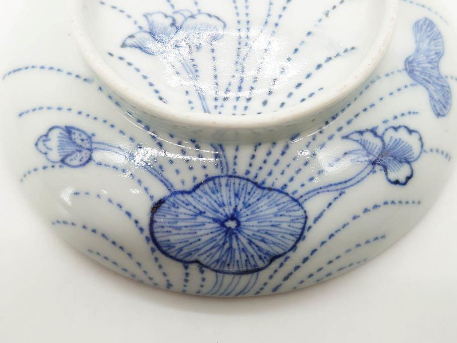 江戸期　古伊万里　染付　線描　蝶花図　約12cm　4寸　花のデザインが優雅な蓋付き茶碗2客セット(蝶、ちょう、蓮?、和食器、どんぶり、蓋茶碗、四寸)(R-079600)