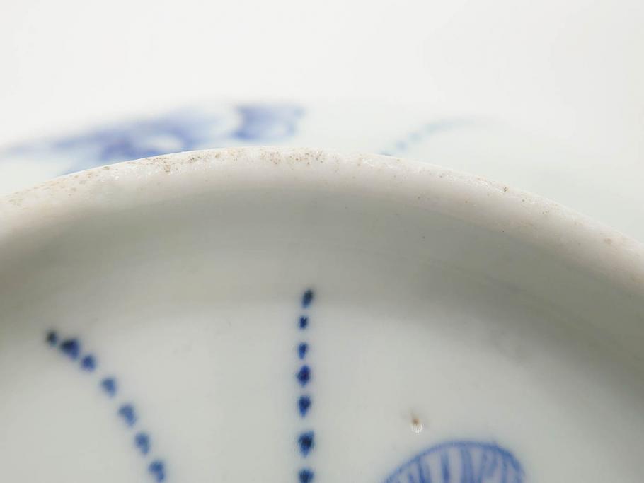 江戸期　古伊万里　染付　線描　蝶花図　約12cm　4寸　花のデザインが優雅な蓋付き茶碗2客セット(蝶、ちょう、蓮?、和食器、どんぶり、蓋茶碗、四寸)(R-079600)