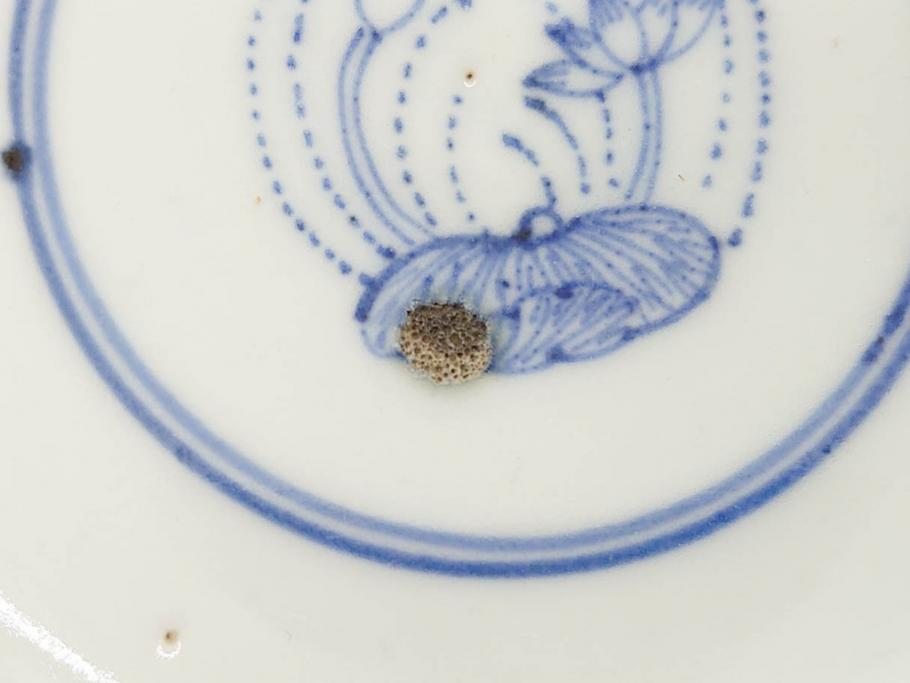 江戸期　古伊万里　染付　線描　蝶花図　約12cm　4寸　花のデザインが優雅な蓋付き茶碗2客セット(蝶、ちょう、蓮?、和食器、どんぶり、蓋茶碗、四寸)(R-079600)