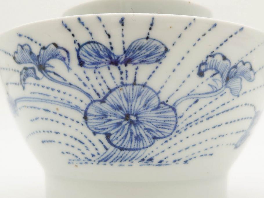 江戸期　古伊万里　染付　線描　蝶花図　約12cm　4寸　爽やかな印象の蓋付き茶碗3客セット(ちょう、蓮?、和食器、どんぶり、蓋茶碗、四寸)(R-079601)