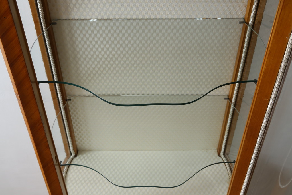 中古　高級品!!　六本木アピス(APIS)取り扱い　イタリア最高級家具　真鍮飾り付きで上品な雰囲気漂う象嵌入りキャビネット(ガラスケース、キュリオケース、ショーケース、飾り棚、陳列棚、Gケース、店舗什器)(定価約150万円)(R-077688)