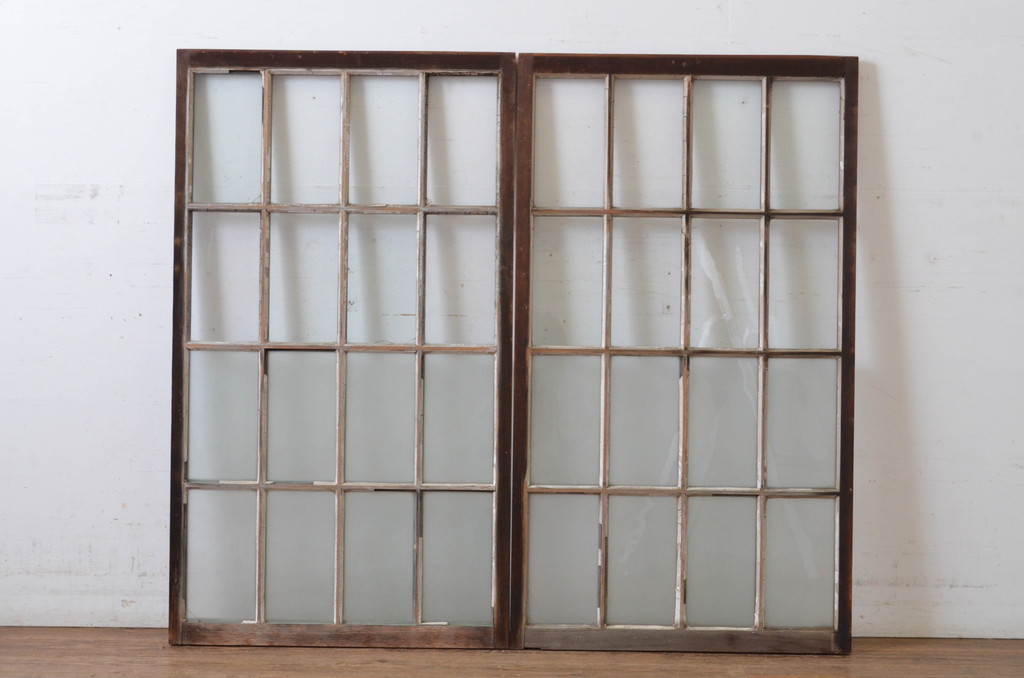 アンティーク建具　上手物!　古い木味の面取り桟ガラス窓2枚セット(ガラス戸、引き戸)(R-065262)