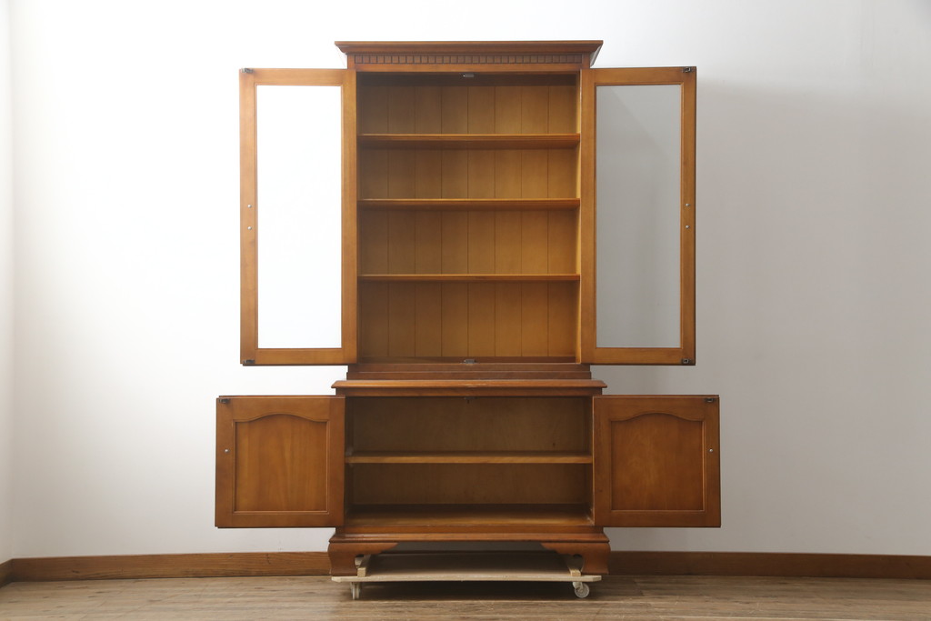 中古　横浜ダニエル(daniel)　温もりを感じる木の風合いが魅力的なキャビネット(カップボード、食器棚、戸棚、収納棚、飾り棚)(R-079154)