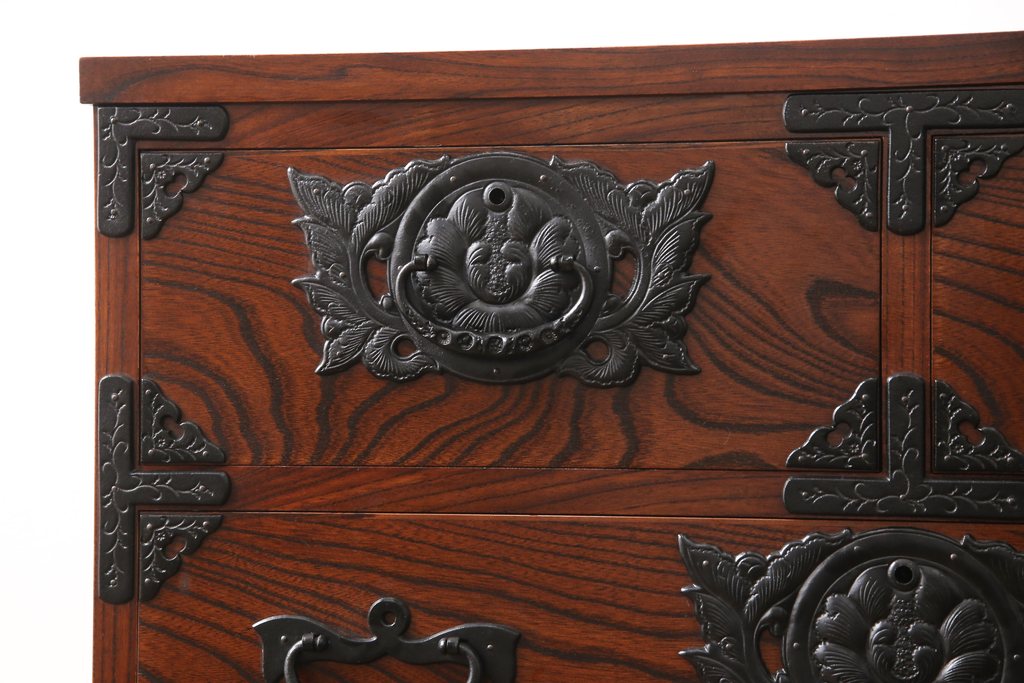 中古　美品　岩谷堂箪笥　迫力のある杢目と金具が存在感を放つ整理箪笥(衣装箪笥、引き出し、サイドチェスト)(R-055569)