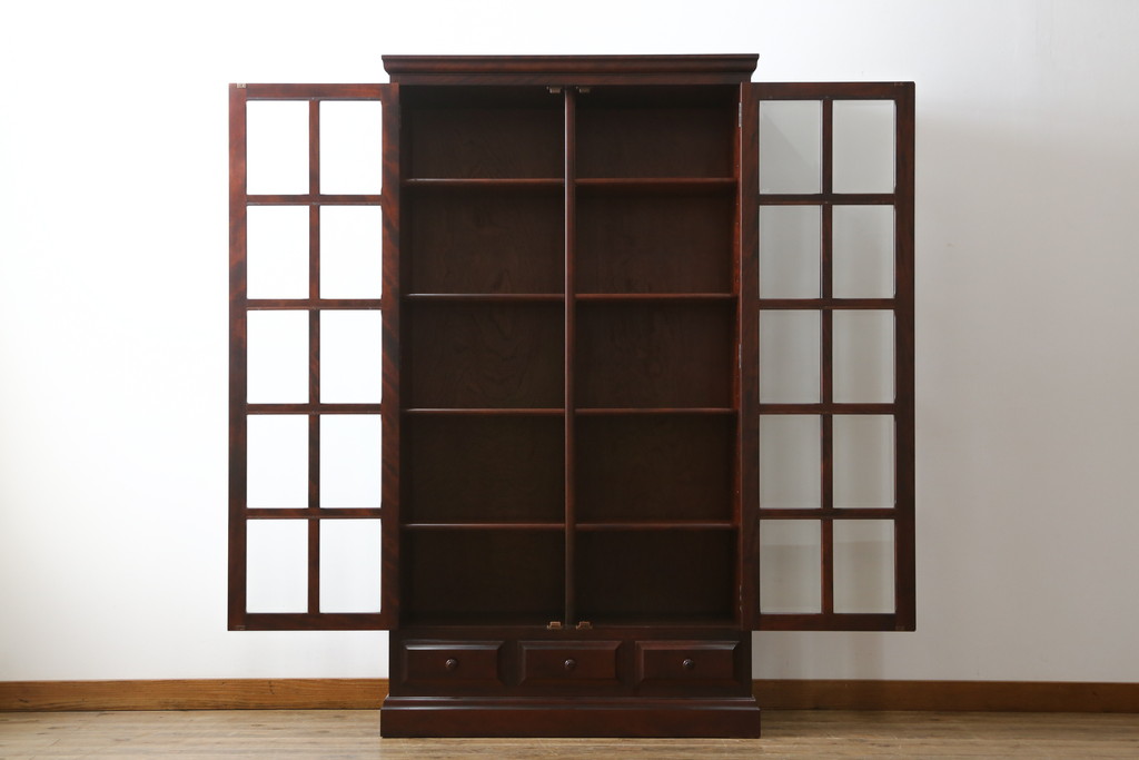 中古　美品　国産民芸家具　品のあるシックな色合いが魅力のブックケース(本箱、書棚、収納棚、戸棚、キャビネット、飾り棚)(R-064454)