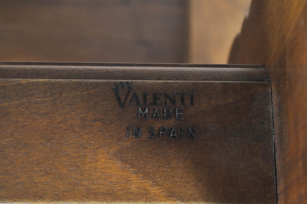 中古　美品!!　バロッサバレンティ(VARO,S.A. VALENTI)　しっかりとした脚のつくりが魅力的なダイニングテーブル(4人掛け、6人掛け、食卓)(定価約105万円)(R-072034)