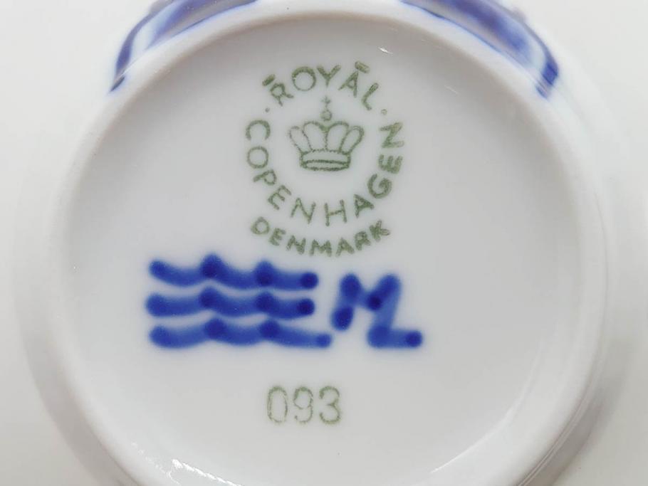 デンマーク　ROYAL COPENHAGEN(ロイヤルコペンハーゲン)　ブルーフルーテッド　メガ　大胆かつ繊細なデザインに魅了されるハイハンドルカップ&ソーサー3客セット(C&S、洋食器)(R-074579)