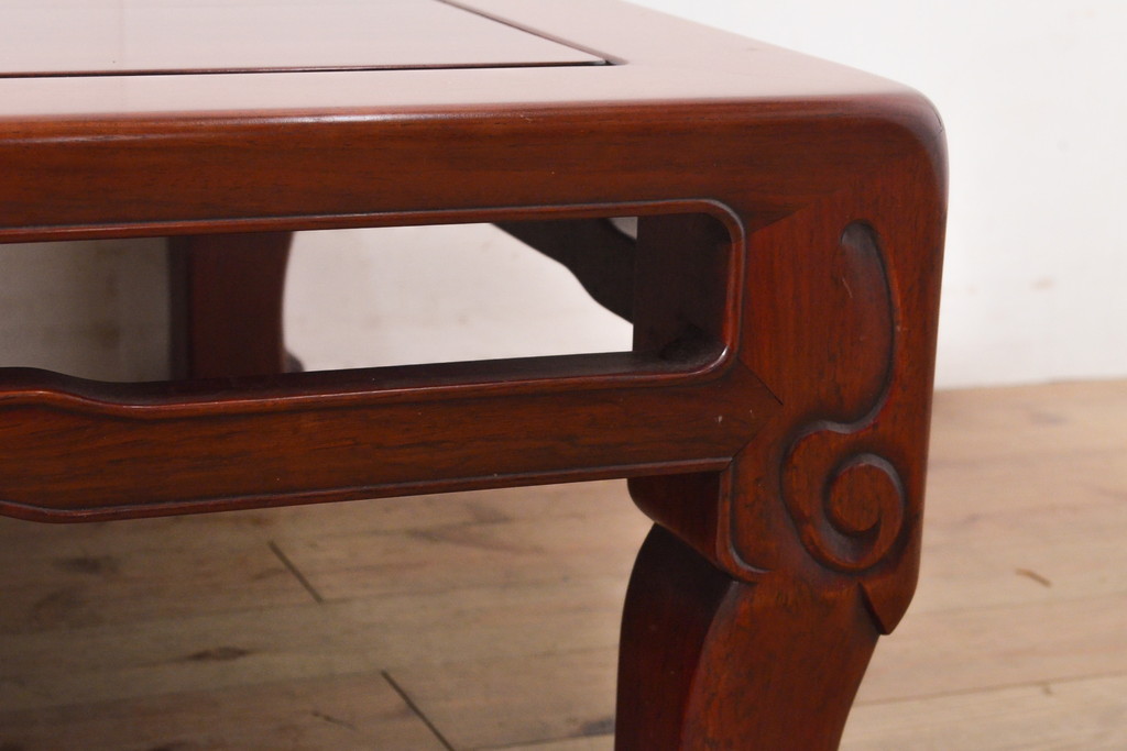 和製ビンテージ　国産指物家具　漆塗り　花梨(カリン)材　脚に施された彫刻が目を引く座卓(ローテーブル、ヴィンテージ)(R-055766)