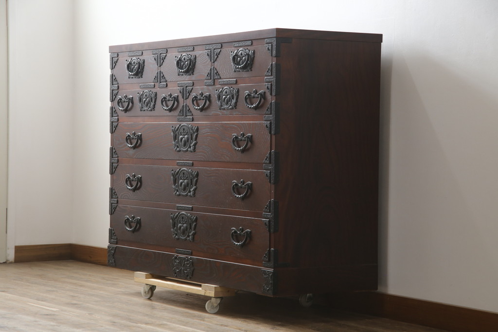 中古　美品!!　岩谷堂箪笥　四尺丸清水型　力強い木目と重厚感ある金具が魅力の和箪笥(整理箪笥、衣装タンス、収納たんす、引き出し、サイドボード、サイドチェスト)(R-079166)