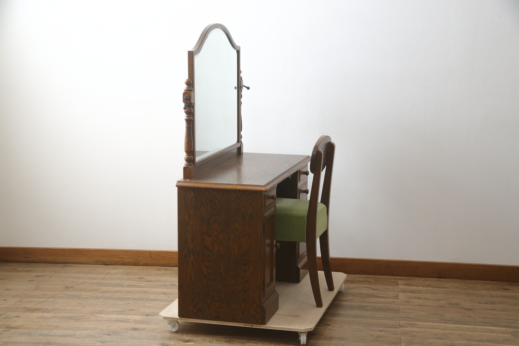 中古　三越家具(現カントリーハウス)　Brugge(ブルージュ)　オーク材　クラシカルな雰囲気漂うドレッサーとチェアのセット(化粧台、鏡台、ミラー、イス、椅子)(R-079202)