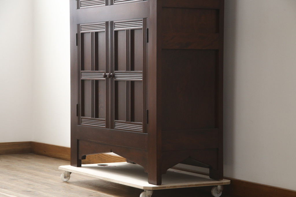 中古　美品　松本民芸家具　お洒落な空間づくりに活躍するクラシックなA型ワインボード(ワインラック、キャビネット、収納棚、戸棚、食器棚、カップボード)(定価約65万円)(R-079189)