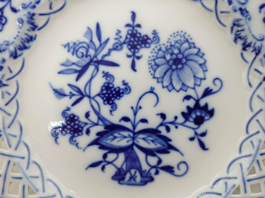 ドイツ　マイセン　Meissen　ブルーオニオン　意匠をこらした凝ったデザインが魅力的なモカカップ2客&オープンワーク透かしプレート2枚セット(皿、洋食器)(R-074581)