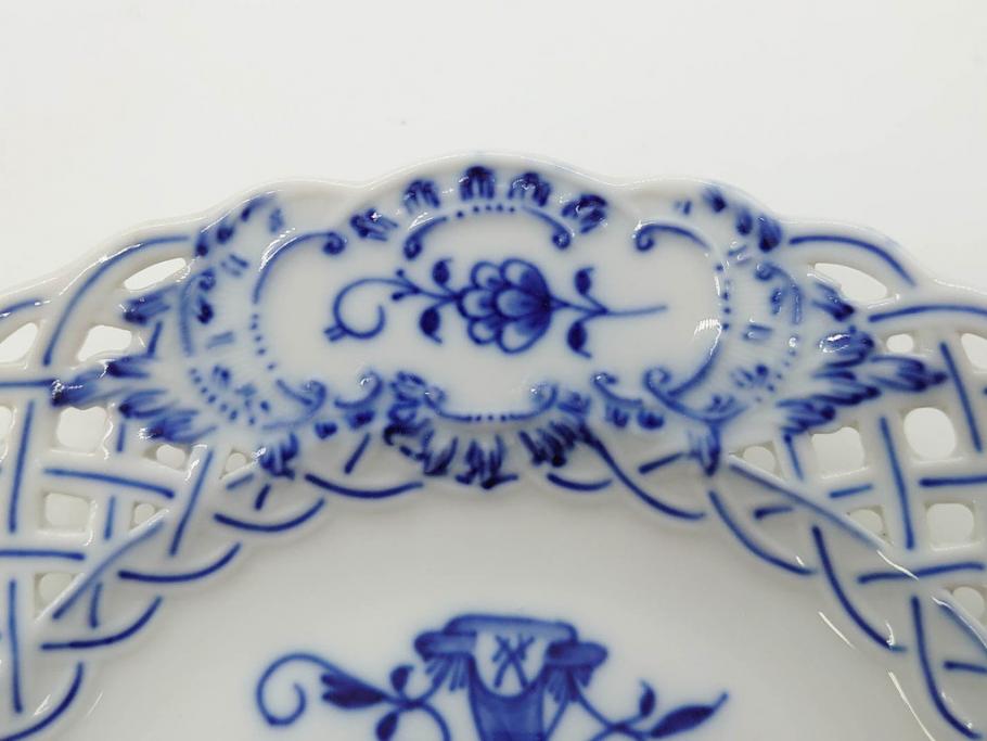 ドイツ　マイセン　Meissen　ブルーオニオン　意匠をこらした凝ったデザインが魅力的なモカカップ2客&オープンワーク透かしプレート2枚セット(皿、洋食器)(R-074581)