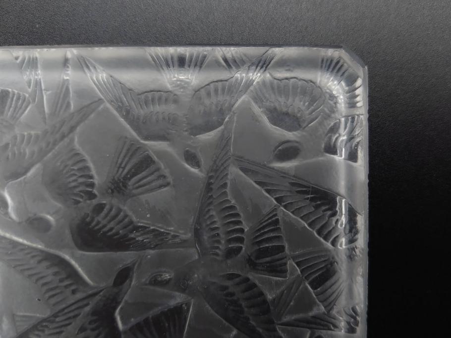 アンティーク　1920年代　レア　ルネ・ラリック(R.LALIQUE)　ツバメ　手彫り　職人による繊細な技法とデザインが美しいシガレットケース(ボックス、たばこ(タバコ)箱、小物入れ、アクセサリートレイ、ガラス、鳥)(R-074584)