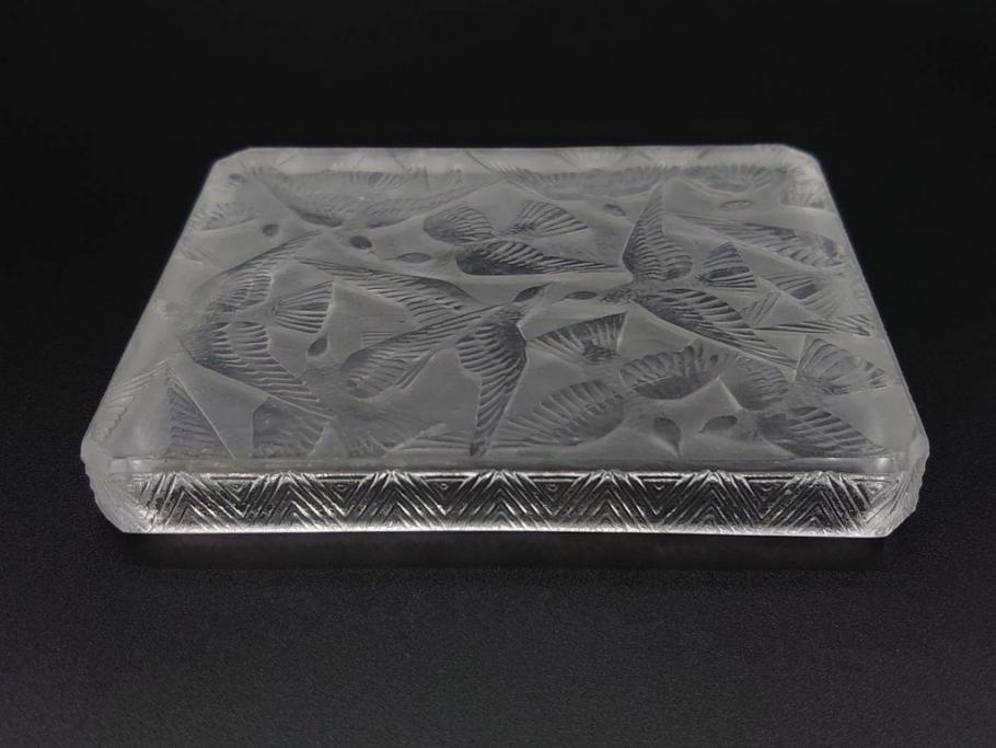 アンティーク　1920年代　レア　ルネ・ラリック(R.LALIQUE)　ツバメ　手彫り　職人による繊細な技法とデザインが美しいシガレットケース(ボックス、たばこ(タバコ)箱、小物入れ、アクセサリートレイ、ガラス、鳥)(R-074584)