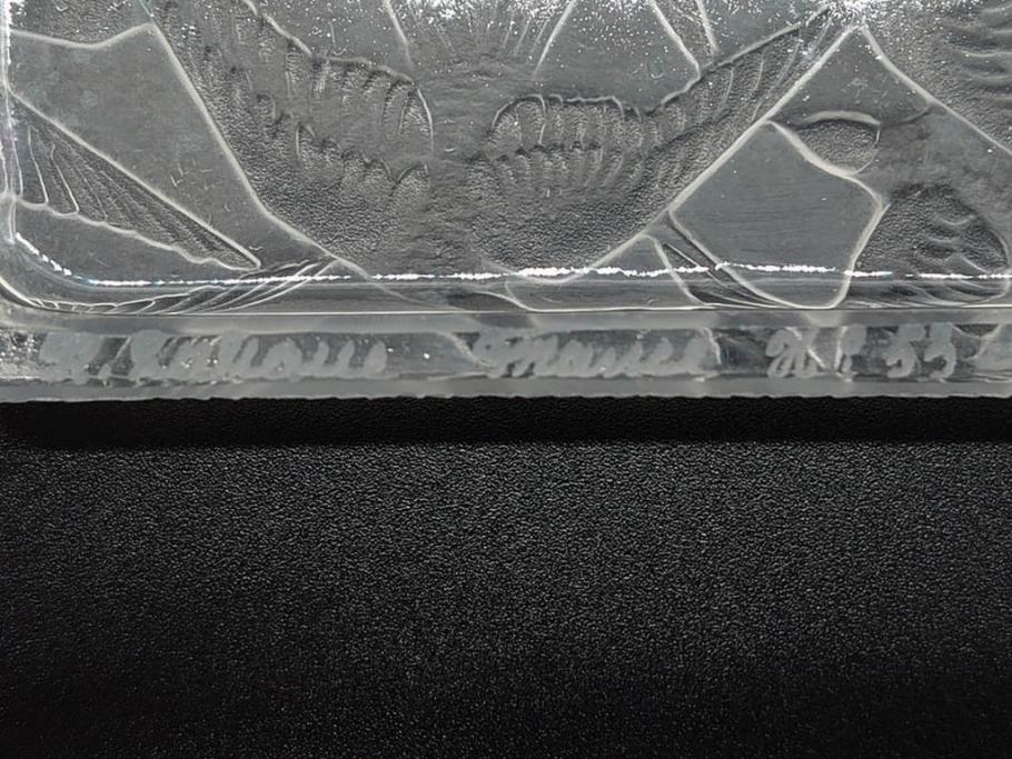 アンティーク　1920年代　レア　ルネ・ラリック(R.LALIQUE)　ツバメ　手彫り　職人による繊細な技法とデザインが美しいシガレットケース(ボックス、たばこ(タバコ)箱、小物入れ、アクセサリートレイ、ガラス、鳥)(R-074584)