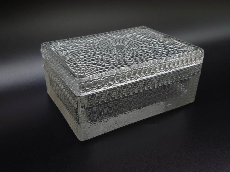アンティーク　1933～1951年頃　レア　ルネ・ラリック(R.LALIQUE)　ローレンス(Laurens)　繊細なデザインがエレガントな雰囲気溢れるシガレットケース(ボックス、たばこ(タバコ)箱、小物入れ、アクセサリートレイ、ガラス)(R-074585)