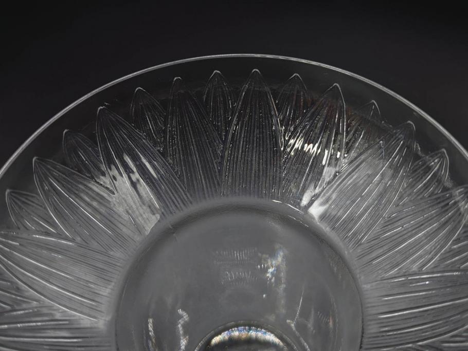 アンティーク　1920年代　ルネ・ラリック(R.LALIQUE)　ロータス(LOTUS)　グラス　花瓶　蓮の花のようなデザインが美しいゴブレット(花入れ、花器、フラワーベース)(R-074586)