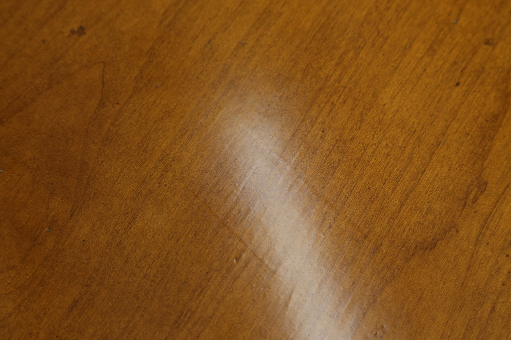 中古　サァラ麻布購入品　アメリカ最高級ブランド　センチュリー(CENTURY)　アンティーク調　マホガニー材　サイドのデザインが魅力的なラウンドダイニングテーブル(丸テーブル、2人掛け、4人掛け)(定価約100万円)(R-068660)