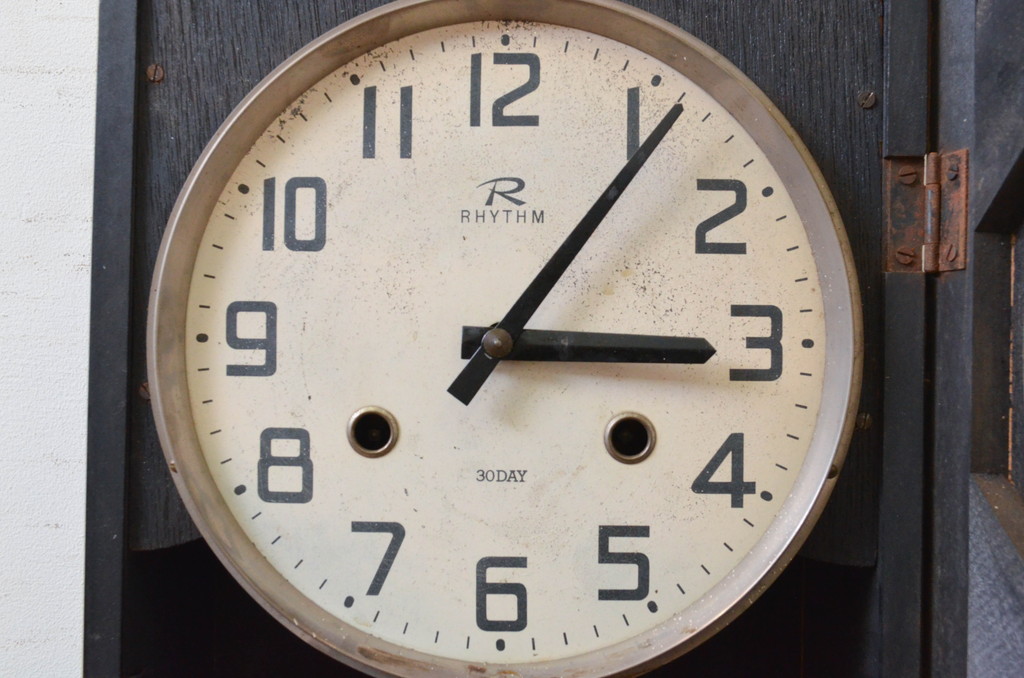 和製アンティーク　RHYTHM(リズム時計工業)　30DAY　レトロモダンな雰囲気が魅力の掛け時計(振り子時計、柱時計)(R-072164)