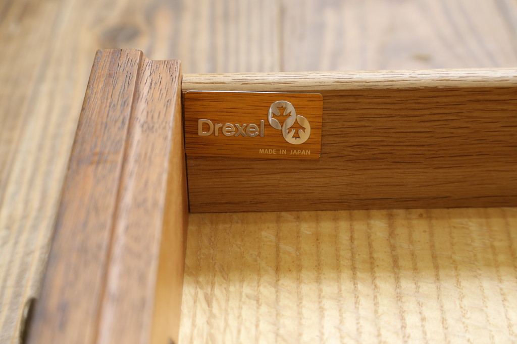 中古　DREXEL HERITAGE(ドレクセルヘリテイジ)　Triune(トライユン)　上品な佇まいが魅力のナイトテーブル(サイドテーブル、収納棚、戸棚、サイドキャビネット、花台、飾り台)(R-067112)