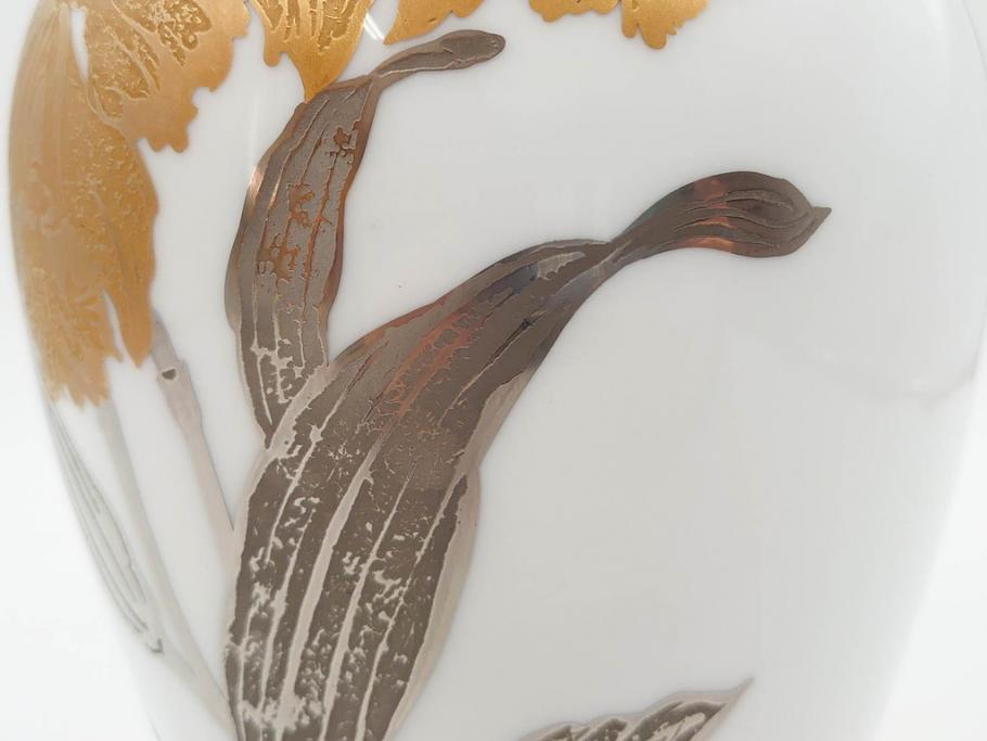 大倉陶園(OKURA、OAC)　金蝕カトレア 高さ 約27cm/ブルーローズ 高さ 約15cm　気品漂う花瓶2点セット(バラ、薔薇、金彩、花生け、花器、花入、フラワーベース、白磁)(R-079613)